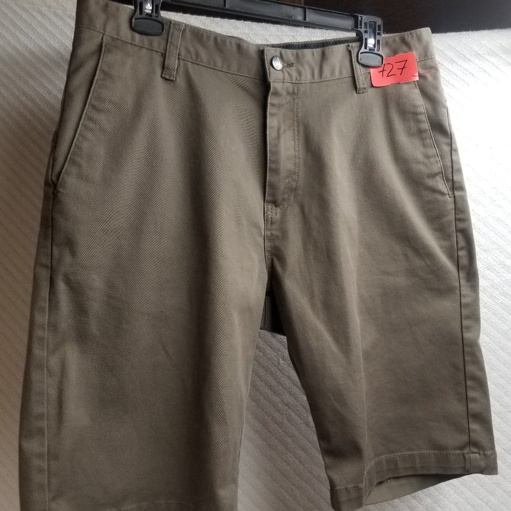 727 - Volcom 32W Chino Shorts
